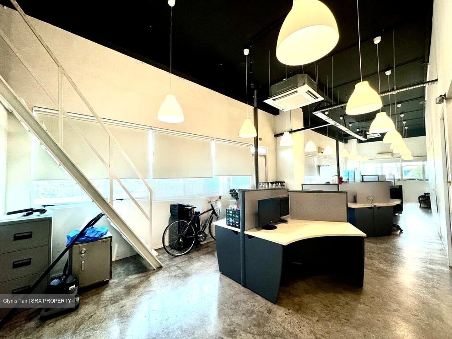 Redhill Forum (D3), Factory #470470261